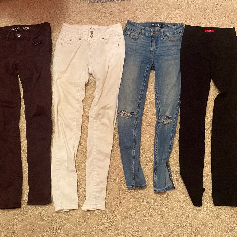 Set of 4 pants. American Eagle, Guess, Hollister and Wax Jeans.